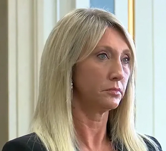 미성년 제자와 성관계한 혐의로 재판에 넘겨진 미국의 한 여교사가 유죄를 인정한 가운데 자신의 이혼 소송에서 "남편이 나를 방치했다"라고 주장한 것으로 전해졌다.<TMZ 보도 캡처>